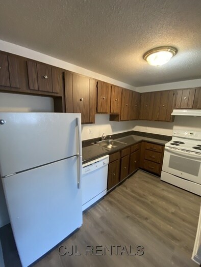 Building Photo - 71 Montvale Ave