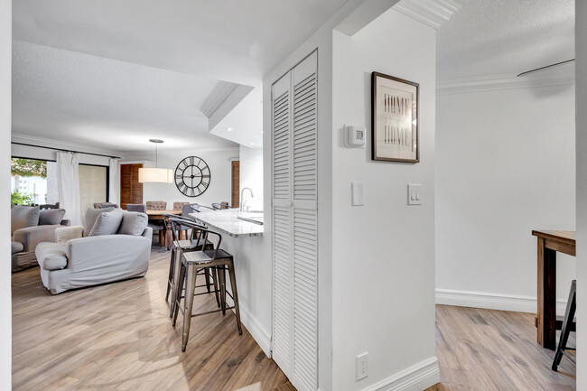 Foto del edificio - 12660 Shoreline Dr