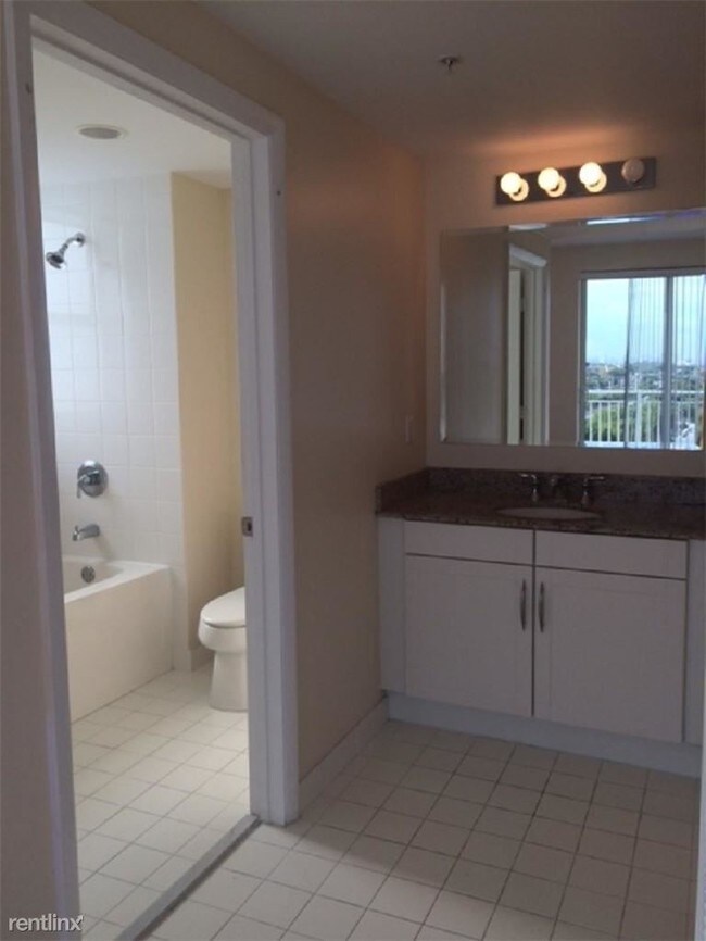Building Photo - 2 br, 2 bath Apartment - 7275 SW 90th Way
