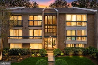 Building Photo - 2116 Green Watch Way