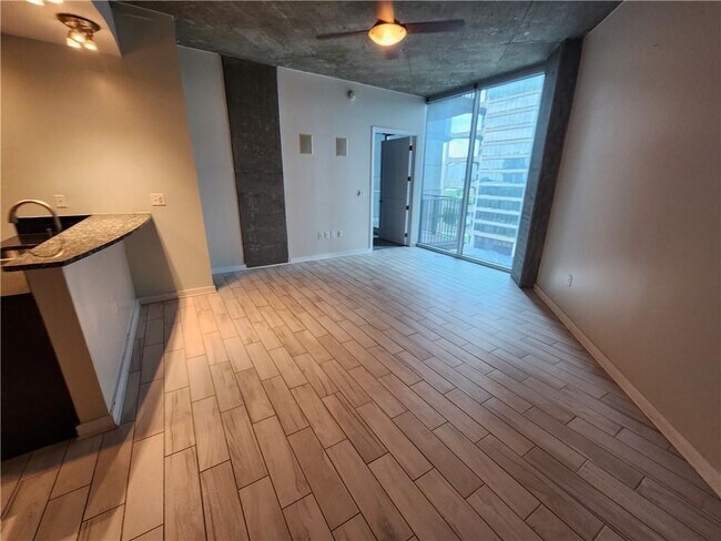 Foto del edificio - 400 W Peachtree St NW