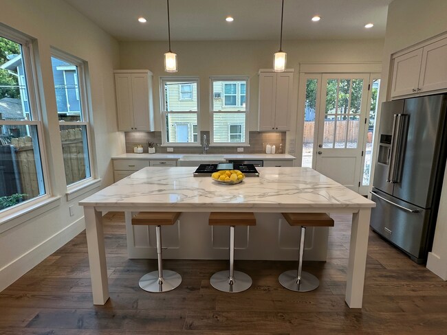 Foto del edificio - 1104 W 22nd St