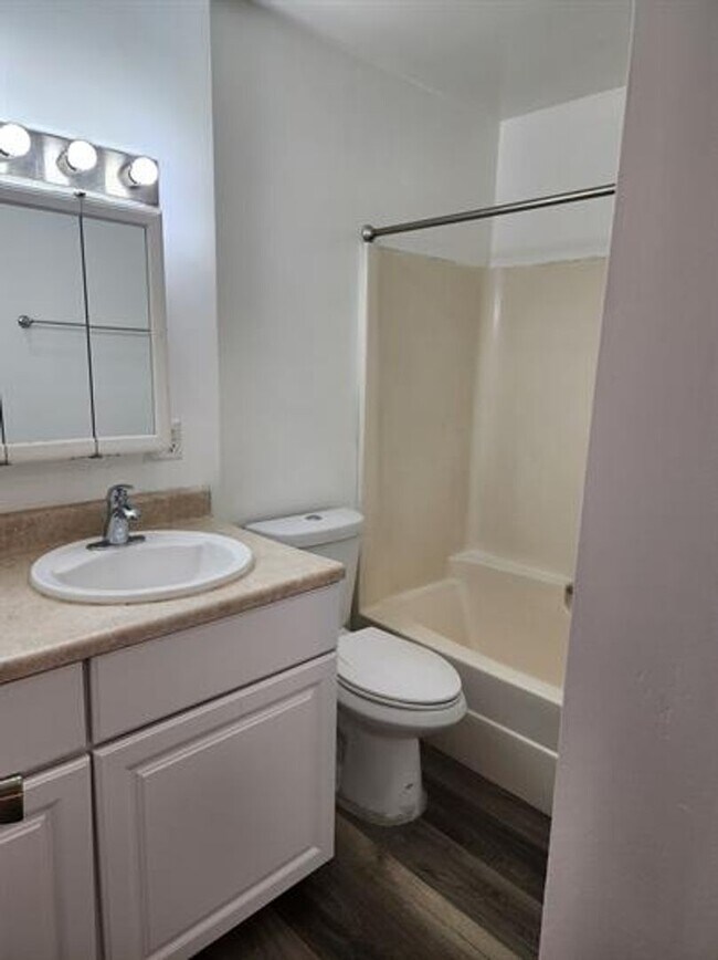 Foto del edificio - Spacious Home in Prime Location at Fairbanks
