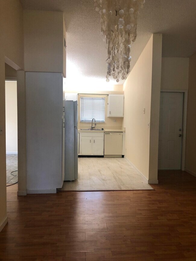 Building Photo - 301 Olivewood Pl