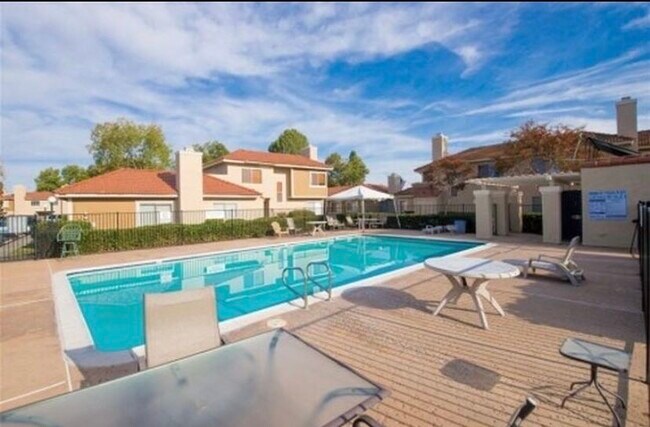Foto del edificio - 10710 Holly Meadows Dr