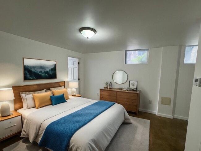 Building Photo - Spacious 2 Bedroom Walking Distance From T...