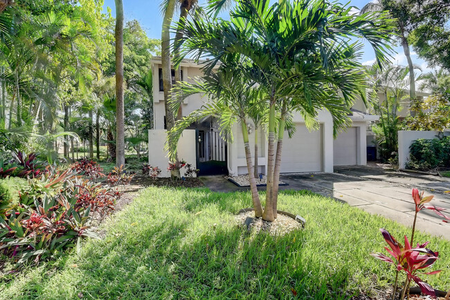 Building Photo - 6595 Parkview Dr