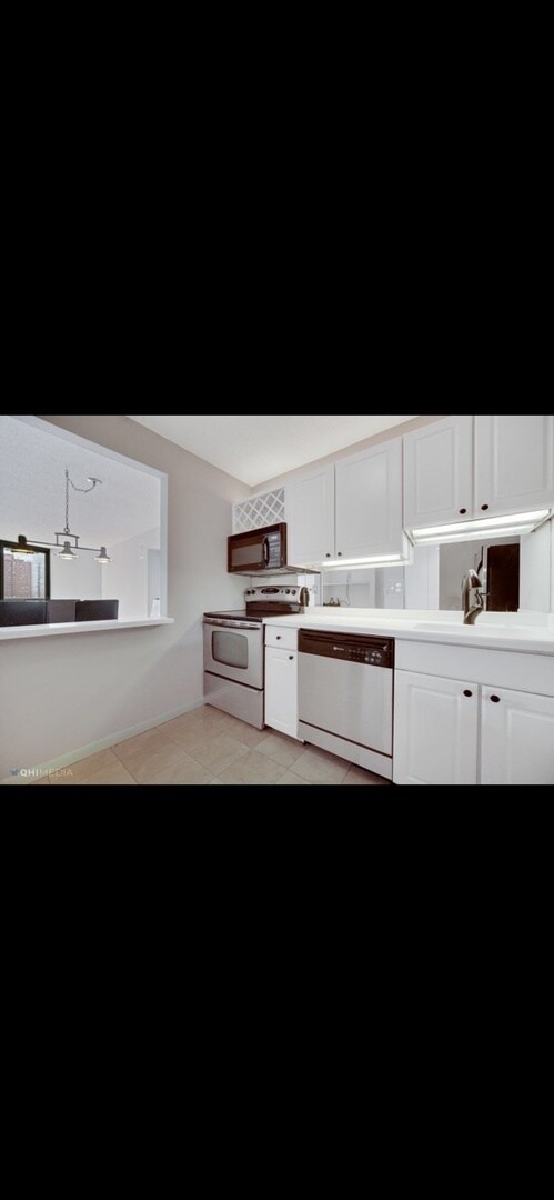 Building Photo - 111 W Maple St