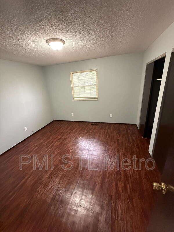 Building Photo - 10421 Prince Dr
