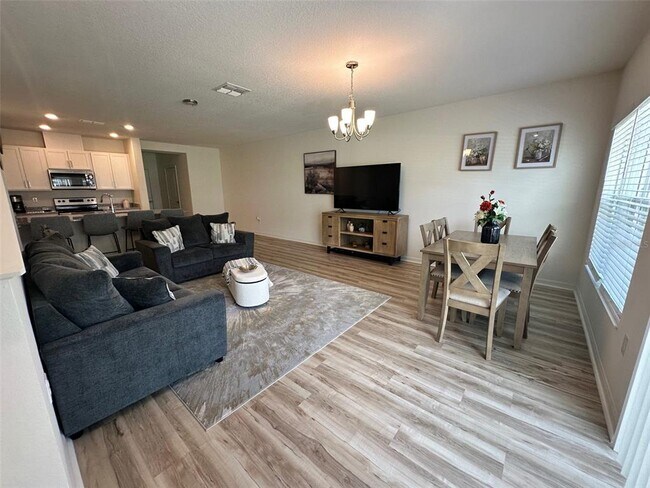 Foto del edificio - 668 Stoney Pointe Cir