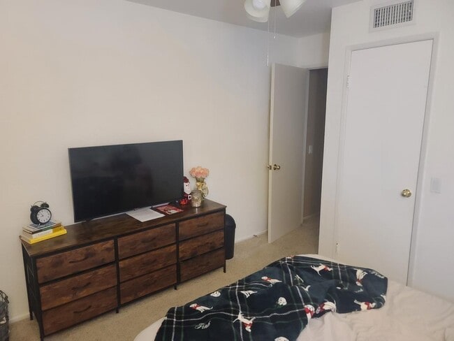 Foto del edificio - 235 S Cross Creek Rd