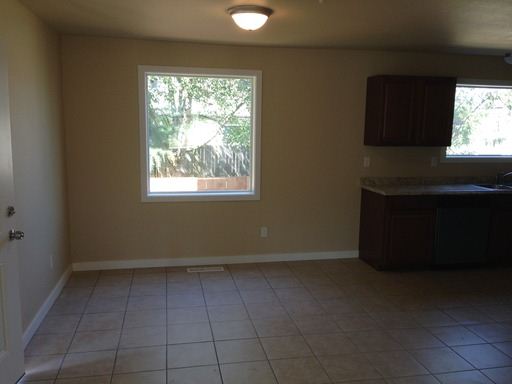 Building Photo - 4720 SE 65th Ave