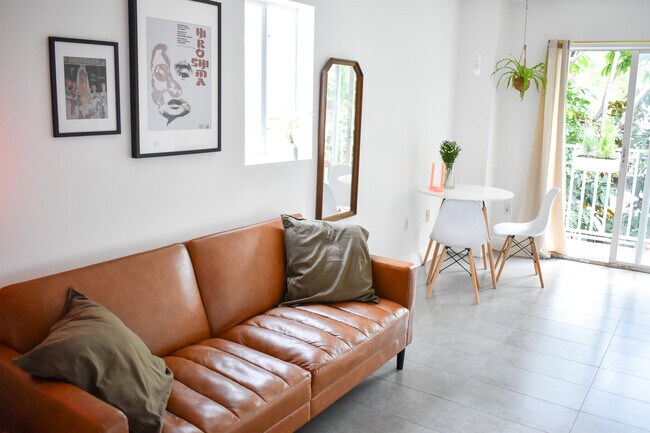 Foto del edificio - 835 SW 2nd St