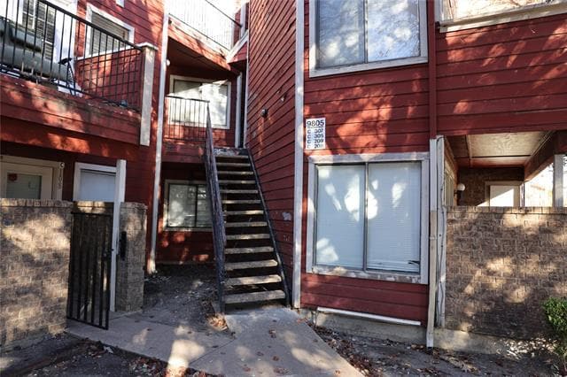 Building Photo - 9805 Walnut St