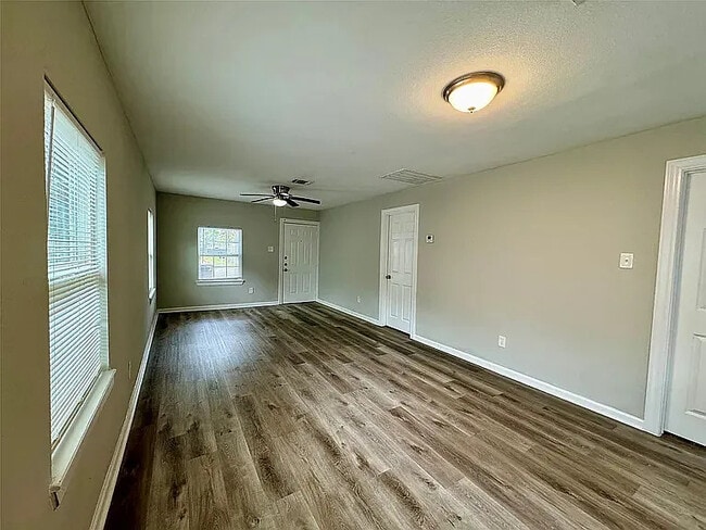 Building Photo - 4211 5th St