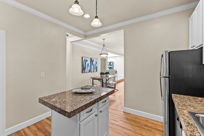 Building Photo - Beautiful Spanish Revival 3 Bedroom in Upt...