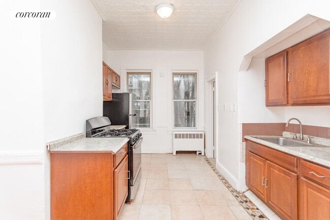 Building Photo - 300 Stanhope St