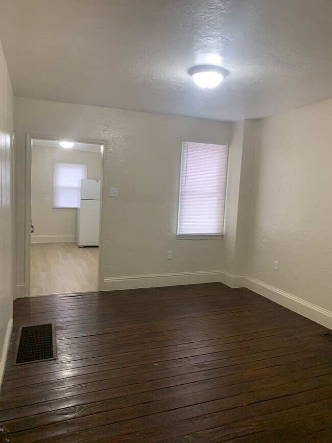 Building Photo - Available Now! Semi-detached 3 bedroom 1 B...
