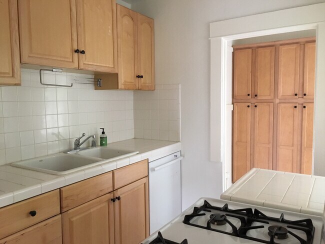 Foto del edificio - 2105 Loma Vista Pl