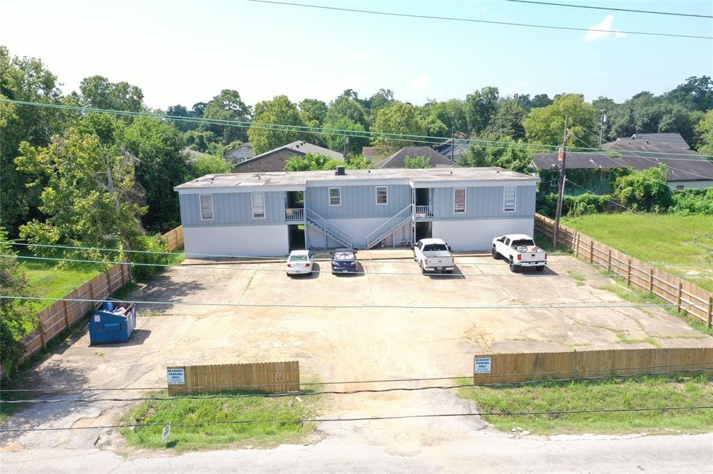 Primary Photo - 640 E Pipkin St