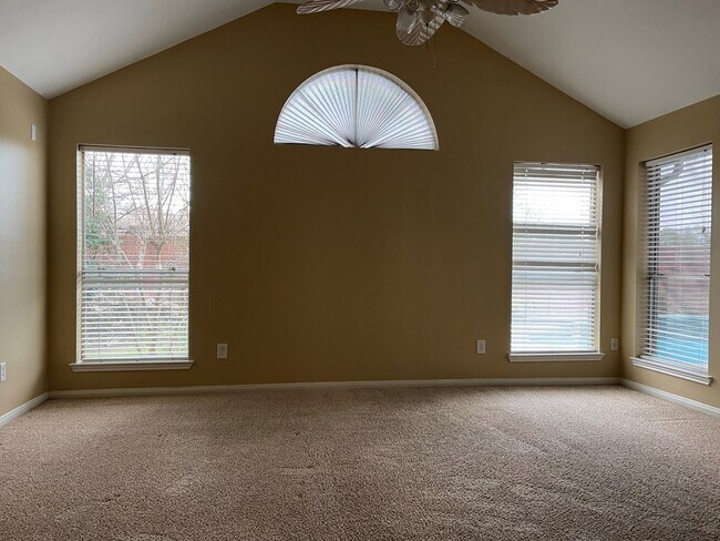 Building Photo - 739 Annie's Way