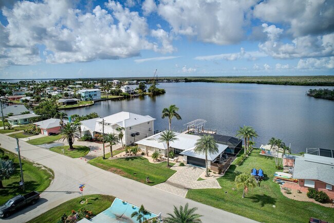 Foto del edificio - 11599 Island Ave