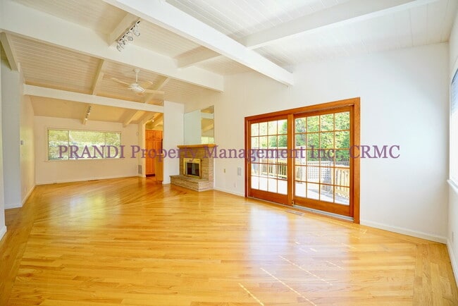 Foto del edificio - 3 Bdr + Bonus Rooms Mill Valley/Sycamore P...