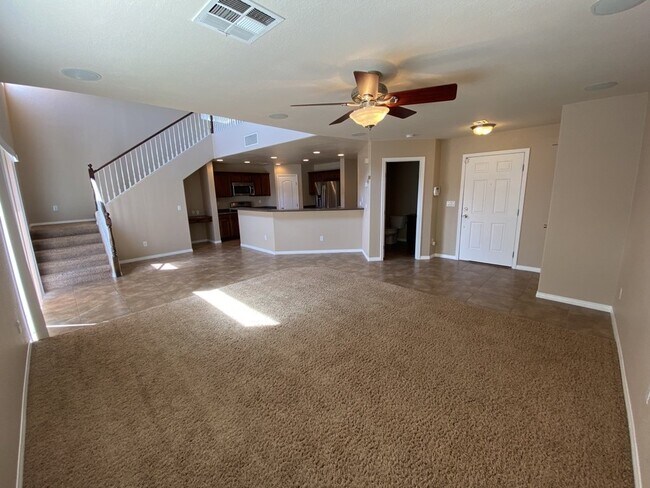 Foto del edificio - 3BD/2.5 BATH APPROXIMATELY 1558 SQ FT
