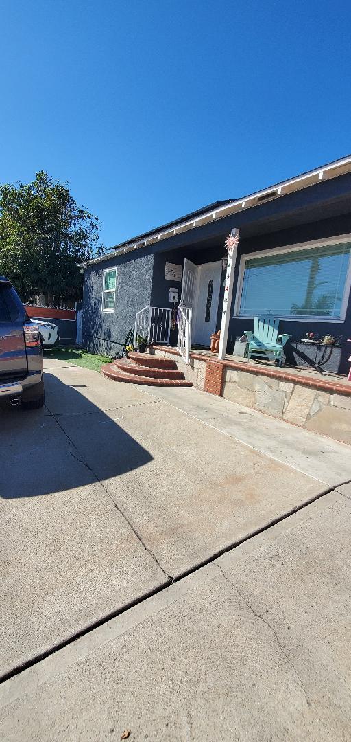 driveway for 2 cars - 1439 W El Segundo Blvd