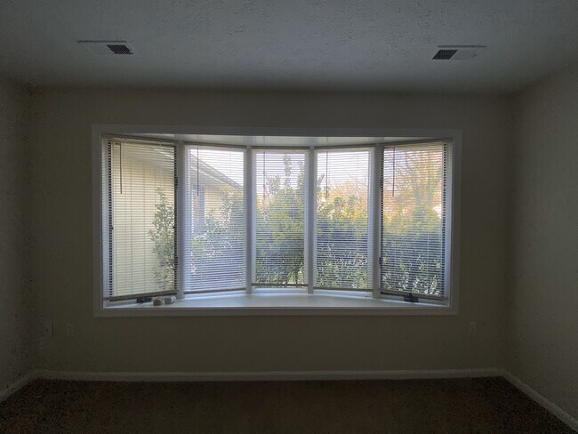 Building Photo - 3626 Bainbridge Ct
