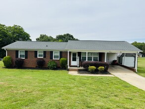 Building Photo - 2110 S Post Rd