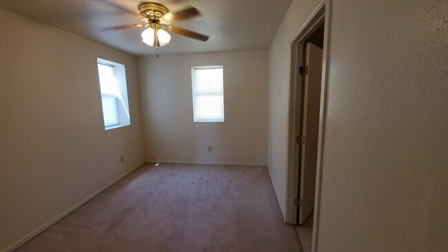 Building Photo - 1006 Runnels St