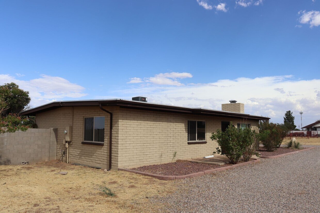 Foto principal - Three bedroom home