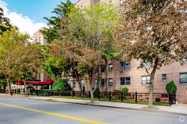 Building Photo - 13111 Kew Gardens Rd