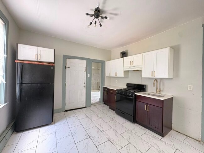 Building Photo - 53 Stegman St