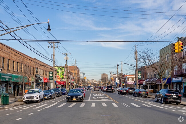 Morris Park Ave & Paulding Ave offer Morris Park residents convenient shopping and fine dining.