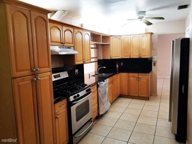Foto del edificio - 4 br, 2.5 bath House - 12030 NW 29th Mnr