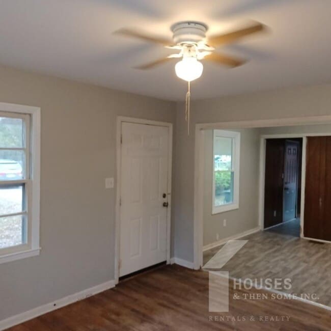 Foto del edificio - 714 Farley Ave