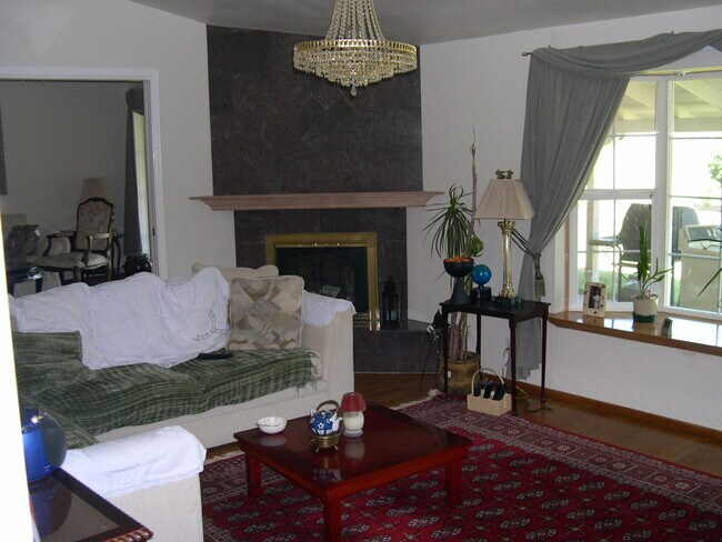 Sala de estar - 1200 McClaren Dr