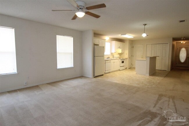 Building Photo - 1054 Simpson St