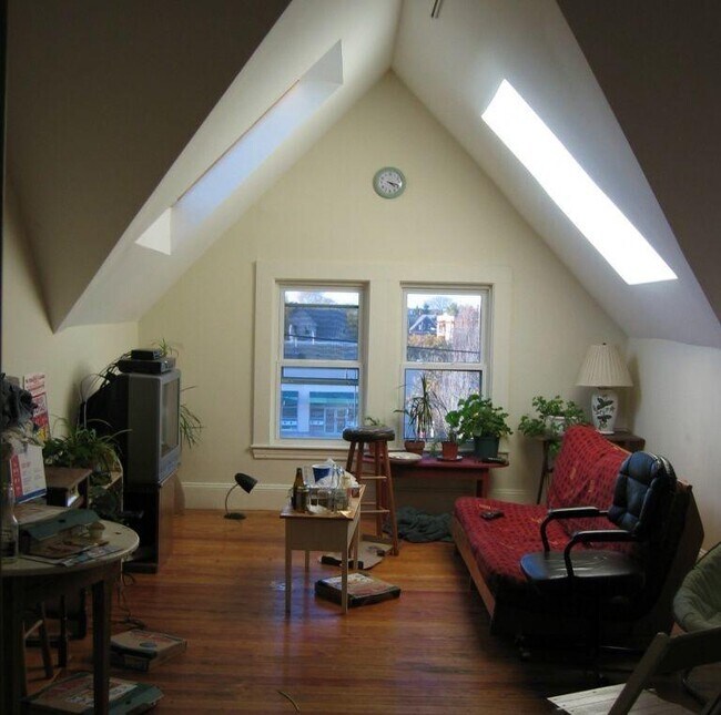 Building Photo - 4.0 bedroom in Somerville Massachusetts 02144