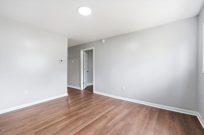Building Photo - 924 W Huntington Ave