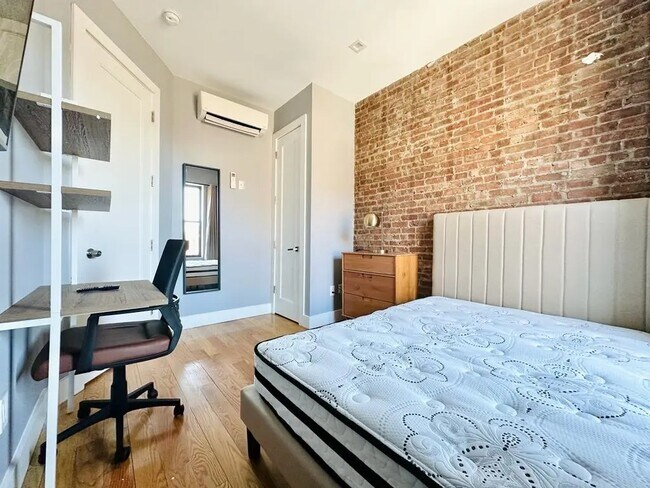 Foto del edificio - Furnished room/NOT APARTMENT
