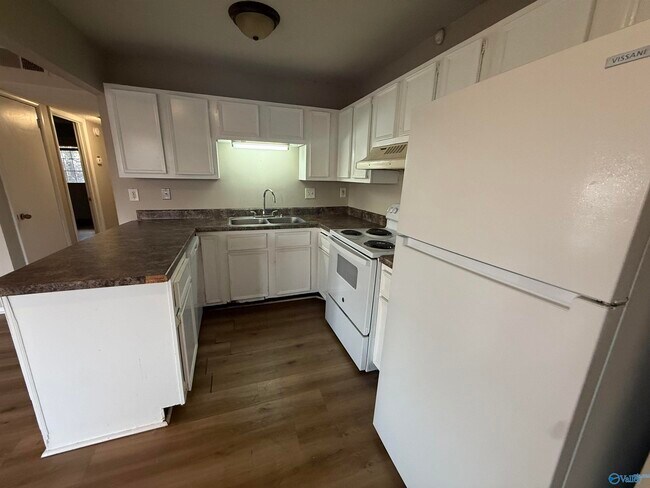 Building Photo - 3925 Highridge Dr SW