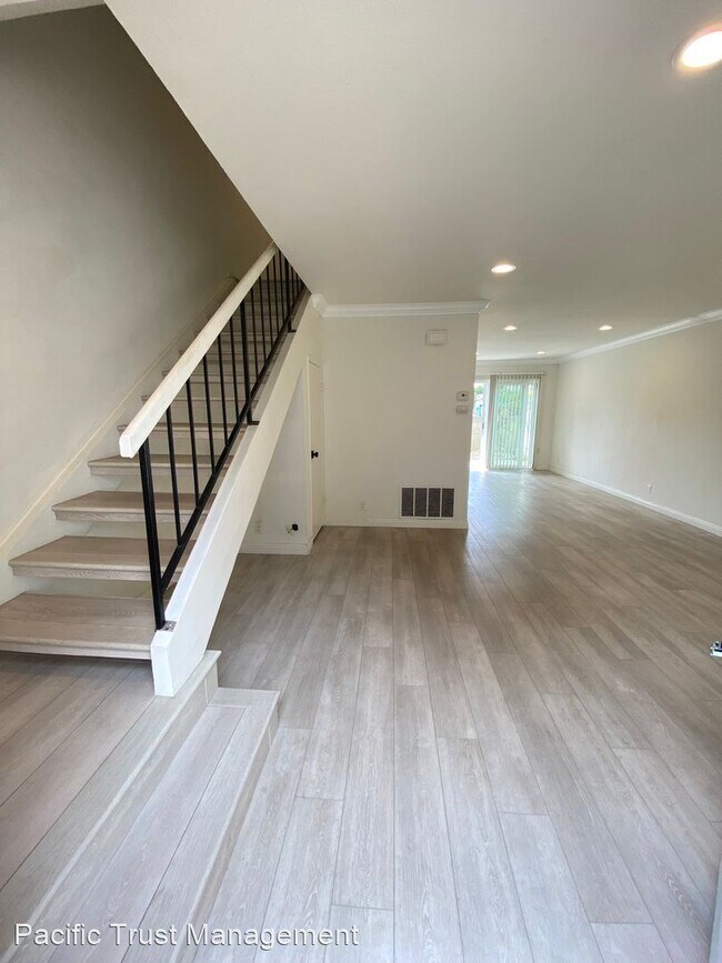 Building Photo - 2 br, 1.5 bath House - 9626 Pettswood Dr