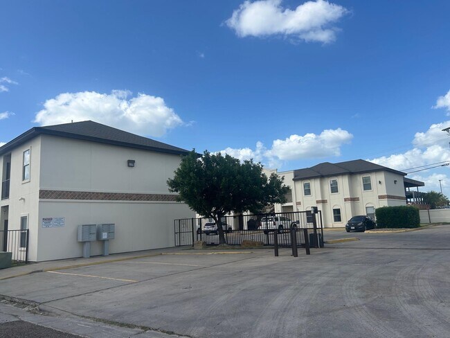 Foto del edificio - 3664 E Del Mar Blvd