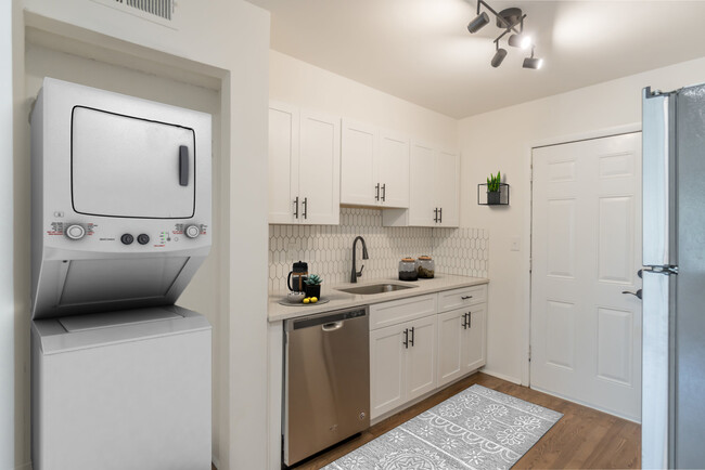 Kitchen - Midwood Roswell Apartments