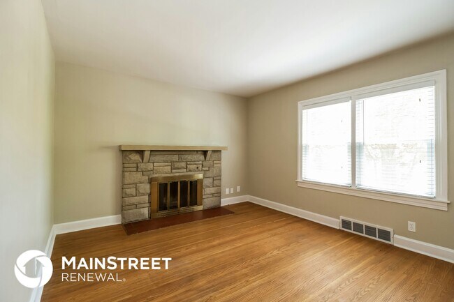 Foto del edificio - 4620 Hillside Dr