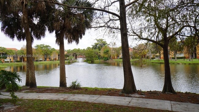 Foto del edificio - 10701 Cleary Blvd