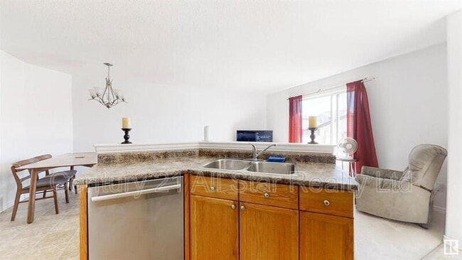 Building Photo - 415 Aster Close